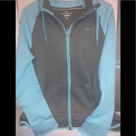 Nike Tops - 🌸 Nike Dri Fit zip up hoodie 🌸